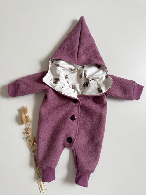 Walkoverall Mitwachsend Wollwalk Altrosa Pink Beere Pinguin Knotenstirnband Kapuze Mitwachsend handmade baby kind hejleen kidswear