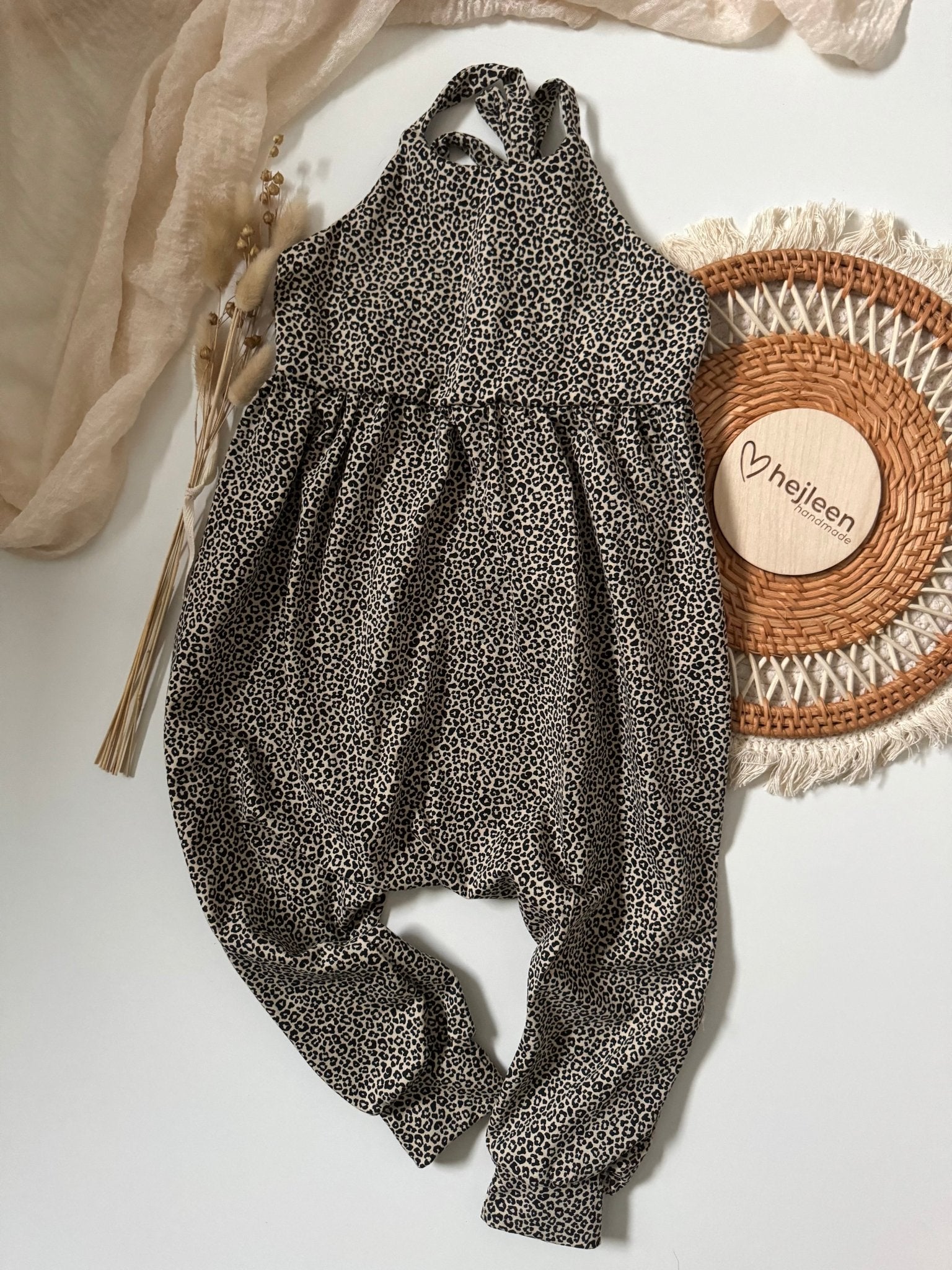 Allday romper Sommer Sommeroutfit Schleife auf dem rückenLeopardenmuster Leoprint Leomsuter braun schwarz handmade lockerer sitz baby kind mädchenoutfit hejleen kidswear handmade