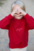Roter Amore Oversized Sweater Pullover Pinker Schriftzug gestickt bestickt Handmade für Baby Kind Herz hejleen kidswear