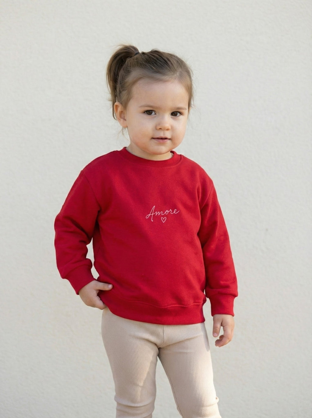 Roter Amore Oversized Sweater Pullover Pinker Schriftzug gestickt bestickt Handmade für Baby Kind Herz hejleen kidswear