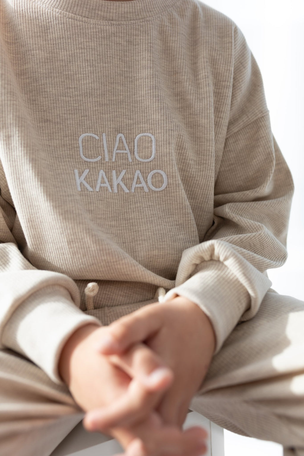 Ciao Kakao Oversized Sweater Pullover bestickt beige meliert Handmade Jungs Mädchen outfit creme hejleen kidswear baby kinder
