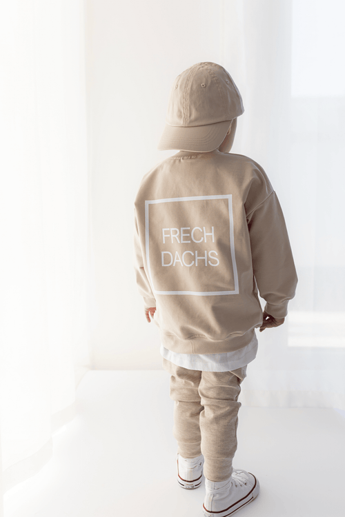 Frechdachs Oversized Sweater Statement auf dem Rücken Rückenprint Trend cooles outfit Jogger beige handmade hejleen kidswear baby kind