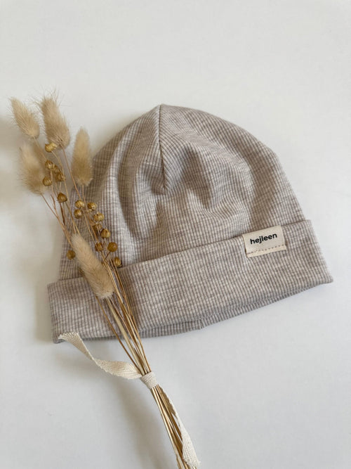Handmade Beanie beige meliert Rippjersey gerippt für Babys und Kleinkinder Mütze für den Frühling Herbst und Winter hejleen kidswear