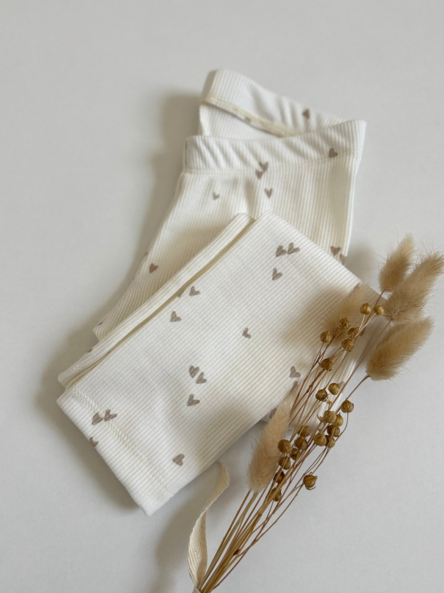 Gerippte Leggings - beige Herzchen Herz - hejleen kidswear handmade für Kinder und Babys Weiß Mädchen