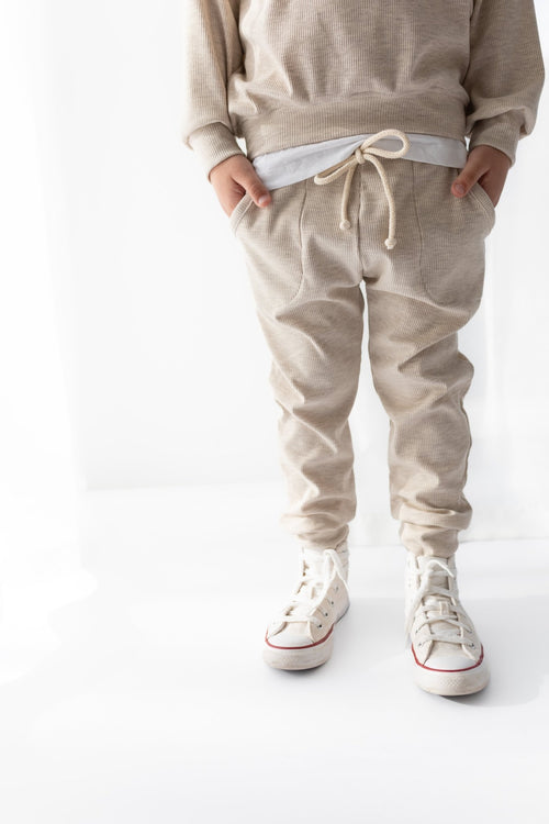 Jogger beige creme Hosentasche Rippjersey gerippt handmade cool hejleen kidswear baby kind Hose