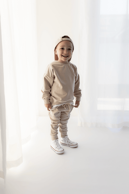 Jogger beige creme Hosentasche Rippjersey gerippt handmade cool hejleen kidswear baby kind Hose Oversized Sweater Pullover lässig