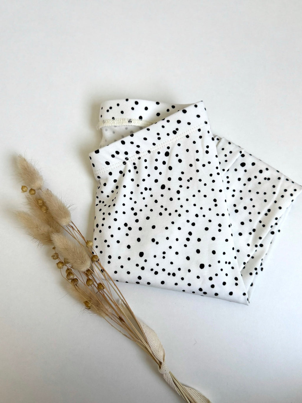 Handmade Leggings Punkte gepunktet Pünktchen schwarz weiß Babys Kinder hejleen kidswear
