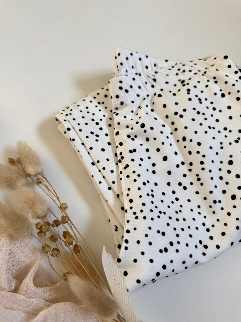 Handmade Leggings Punkte gepunktet Pünktchen schwarz weiß Babys Kinder hejleen kidswear