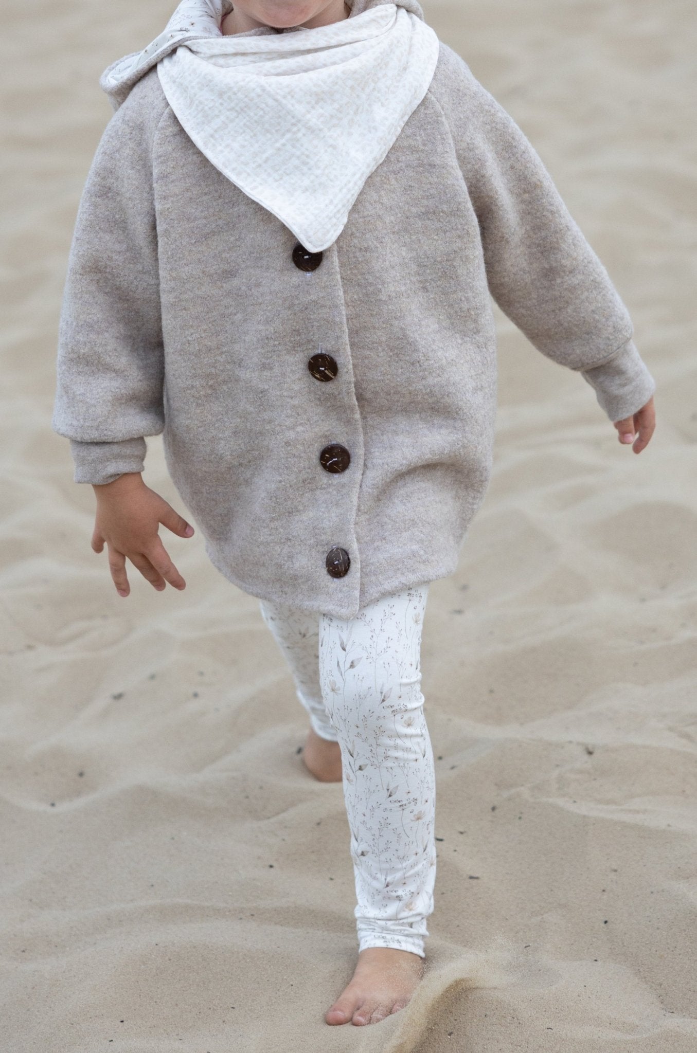 Walkmantel Wollwalk Jacke Handmade Beige Braun mitwachsend creme hejleen kidswear Musselintuch Leoprint Leopardenmuster