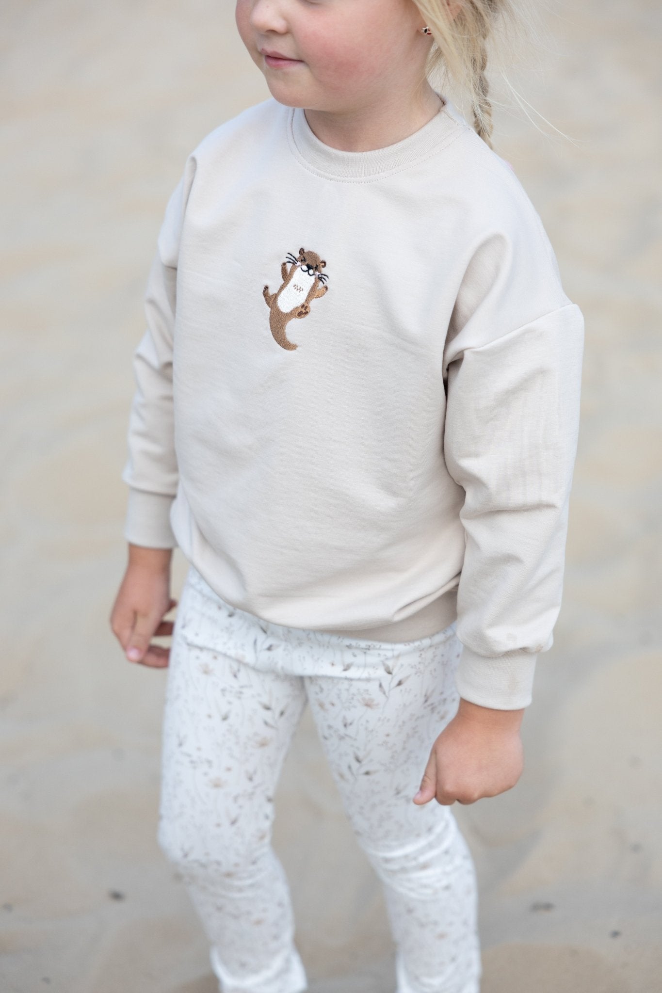 Pullover Otter bestickt Stickmuster beige Oversized Sweater Pullover Handmade Baby Kind hejleen kidswear Jungs mädchen outfit