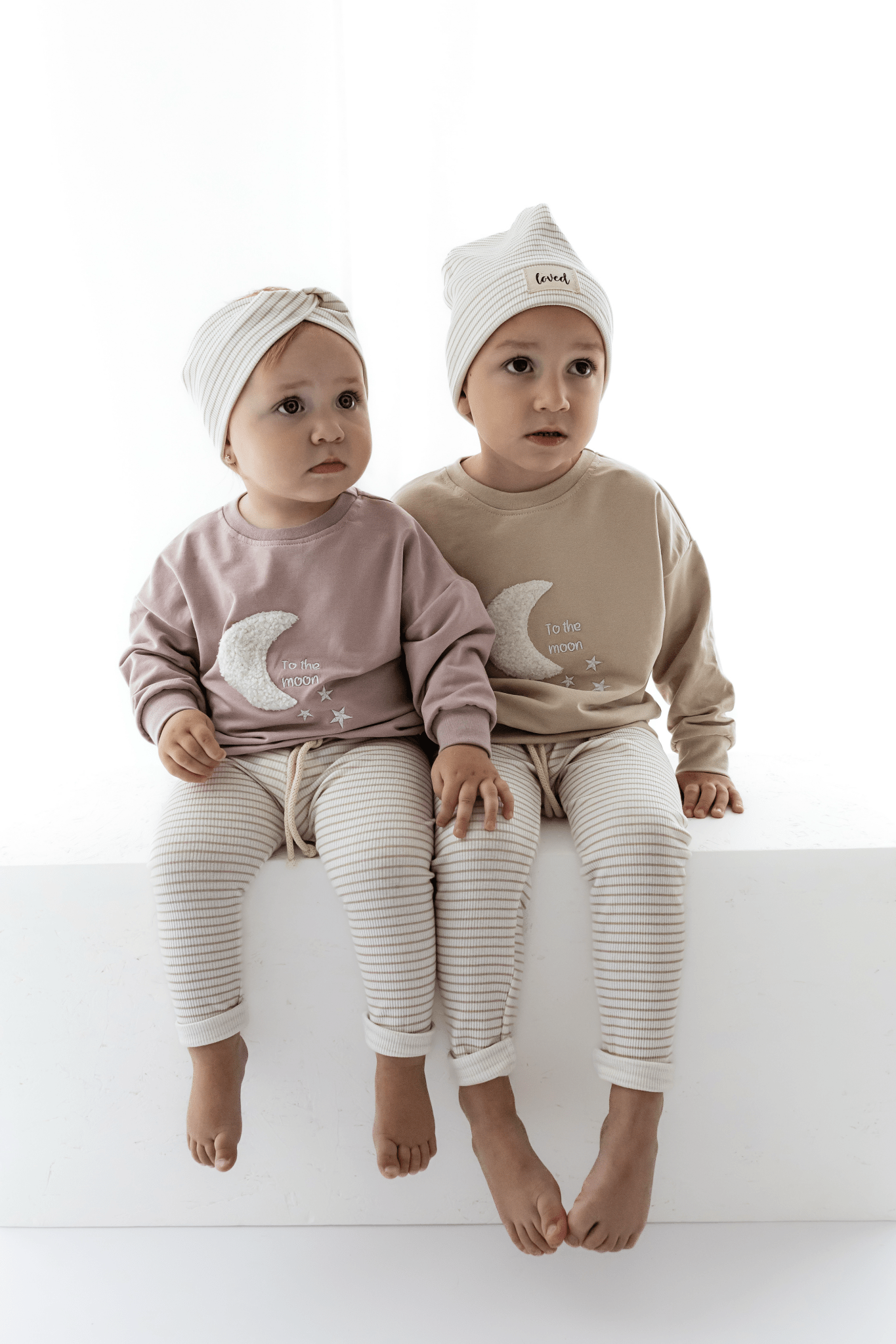 To the moon Oversized Sweater Pullover Geschwisteroutfit Altrosa Rosa beige Leggings Beanie Stirnband gestreift creme Teddy bis zum mond handmade baby kind hejleen kidswear
