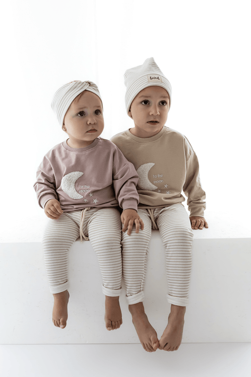 To the moon Oversized Sweater Pullover Geschwisteroutfit Altrosa Rosa beige Leggings Beanie Stirnband gestreift creme Teddy bis zum mond handmade baby kind hejleen kidswear