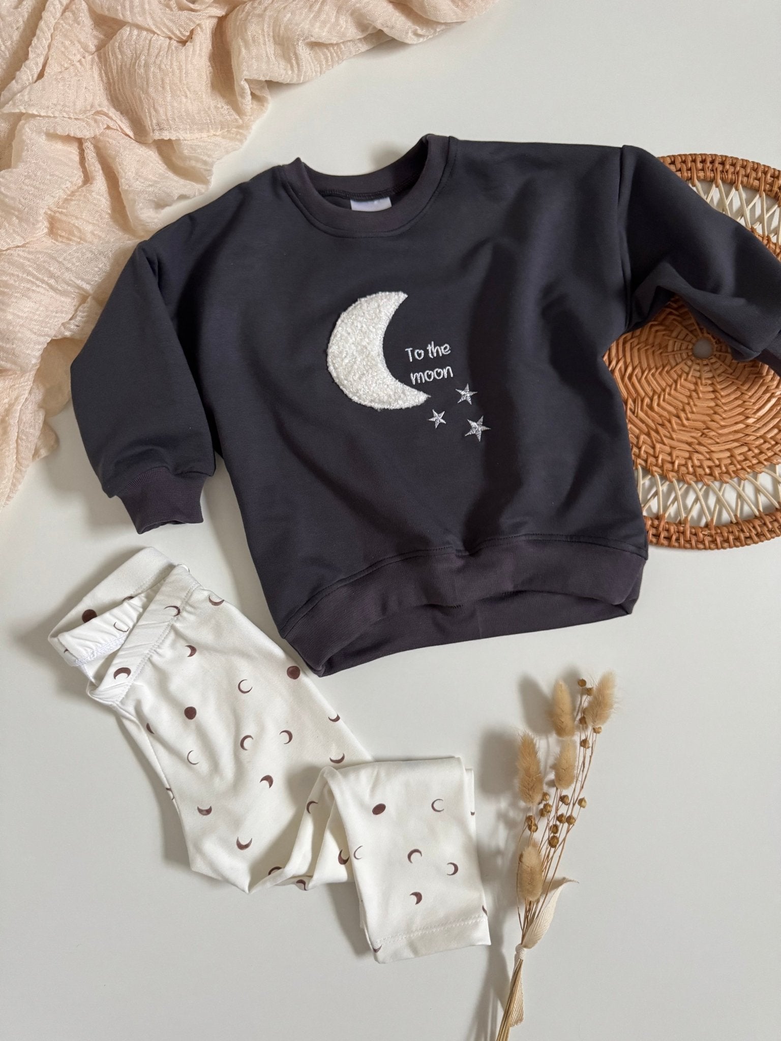 To the moon Oversized Sweater Pullover Leggings moon mond anthrazit dunkelgrau schwarz Teddy bis zum mond handmade baby kind hejleen kidswear