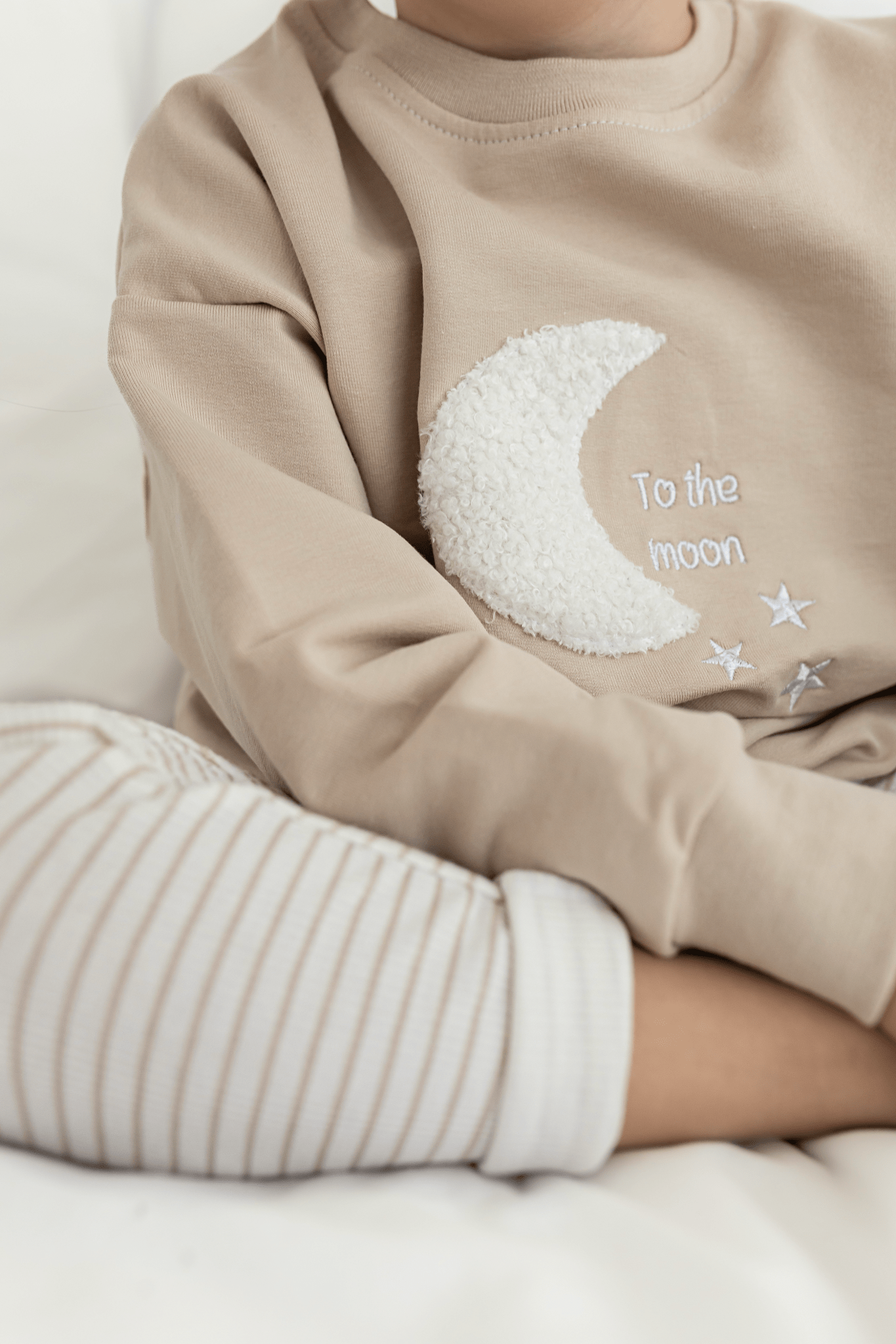 To the moon Oversized Sweater Pullover Geschwisteroutfit beige Leggings gestreift creme Teddy bis zum mond handmade baby kind hejleen kidswear