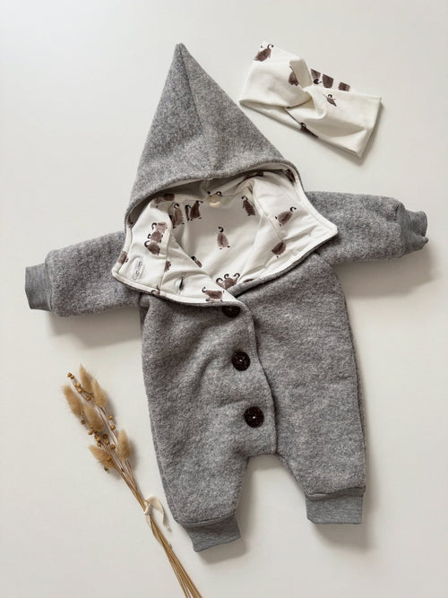 Walkoverall Mitwachsend Wollwalk grau Pinguin Knotenstirnband Kapuze Mitwachsend handmade baby kind hejleen kidswear
